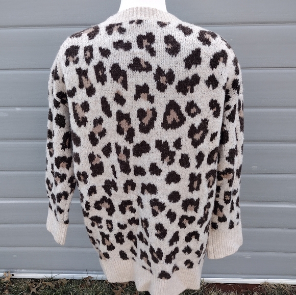 J. CREW Oversized Cardigan Sweater in Leopard Print Size M BJ572 - Picture 3 of 8